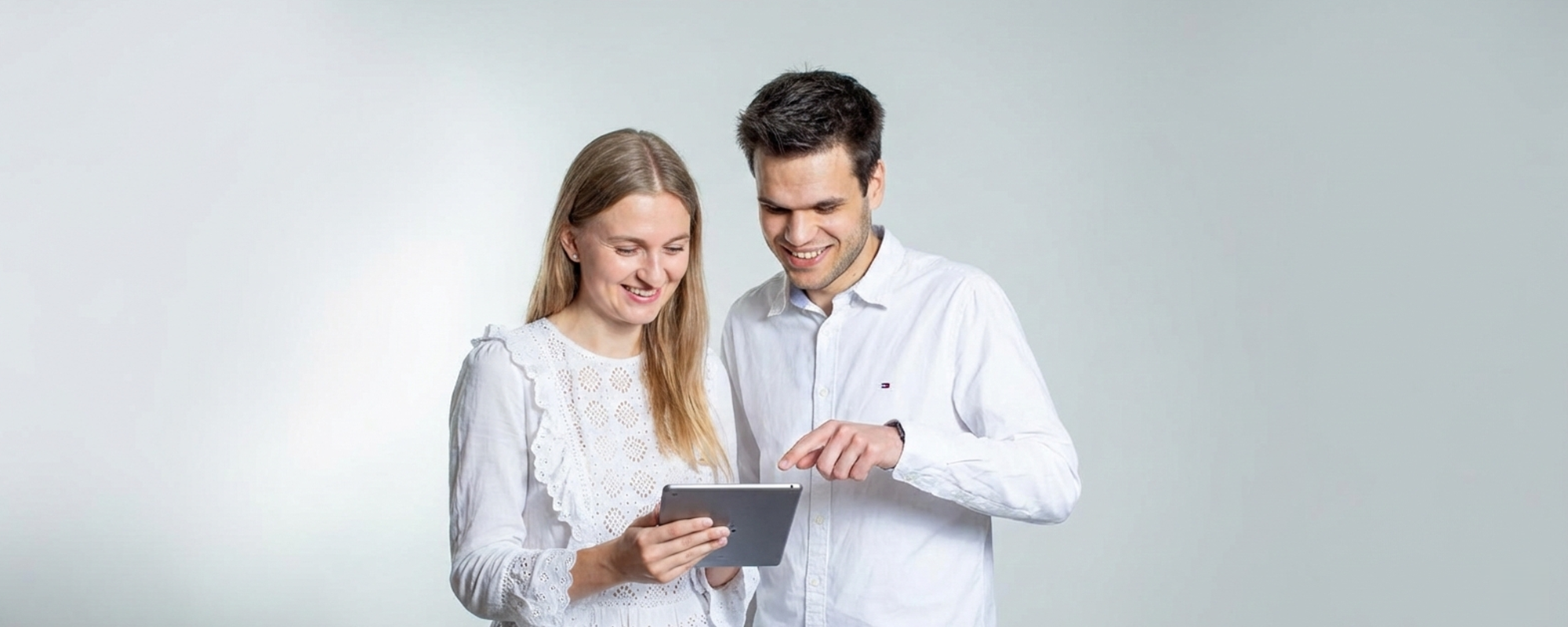 Beamte auf Widerruf mit Tablet