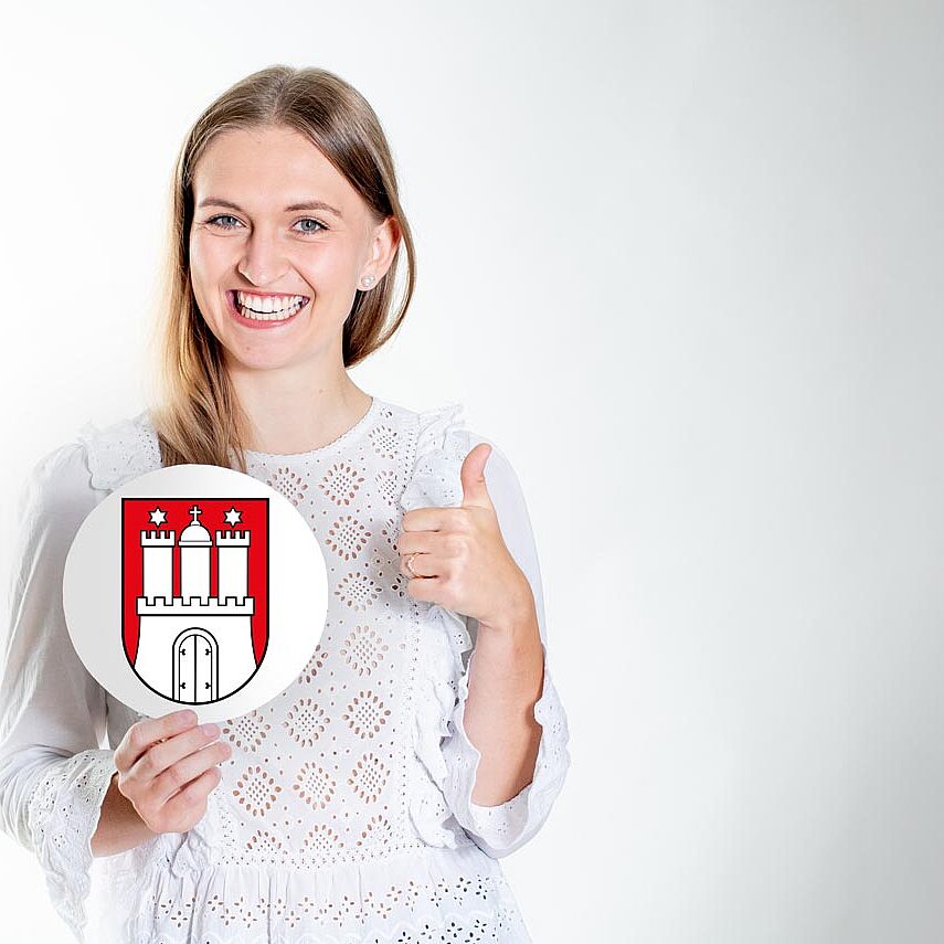 Beihilfe Hamburg: Beamtin mit dem Hamburger Wappen